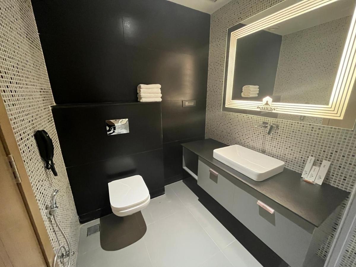 Dayal Gateway Hotel ลัคเนา ภายนอก รูปภาพ
