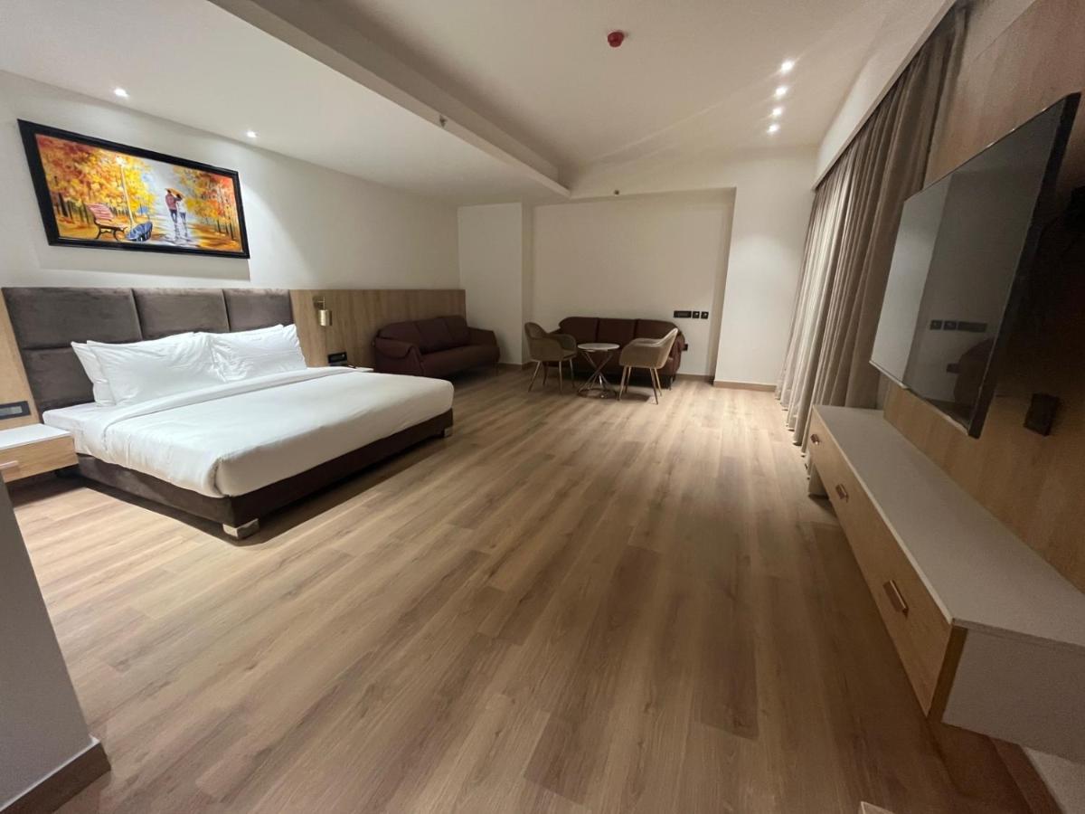 Dayal Gateway Hotel ลัคเนา ภายนอก รูปภาพ