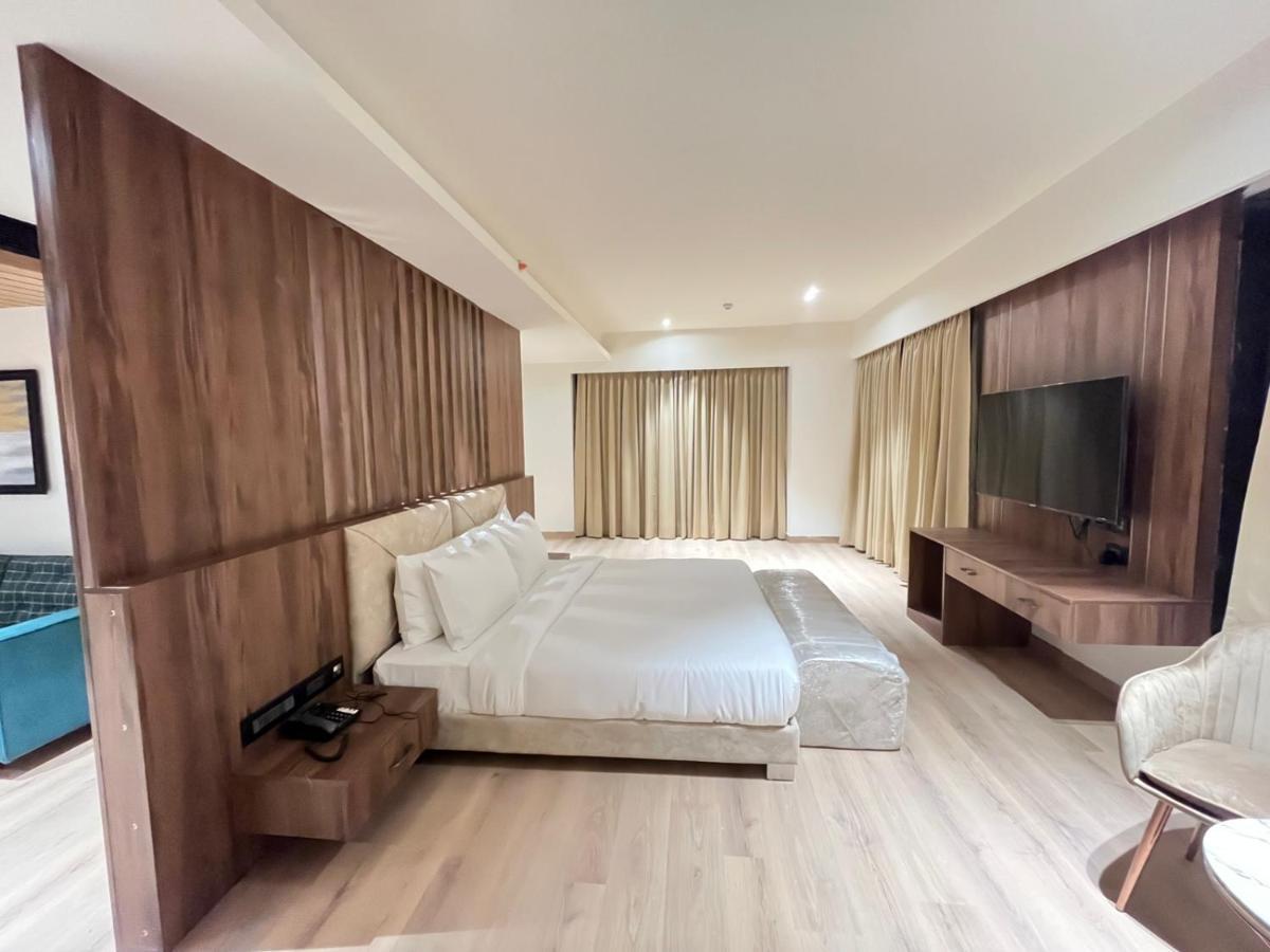 Dayal Gateway Hotel ลัคเนา ภายนอก รูปภาพ