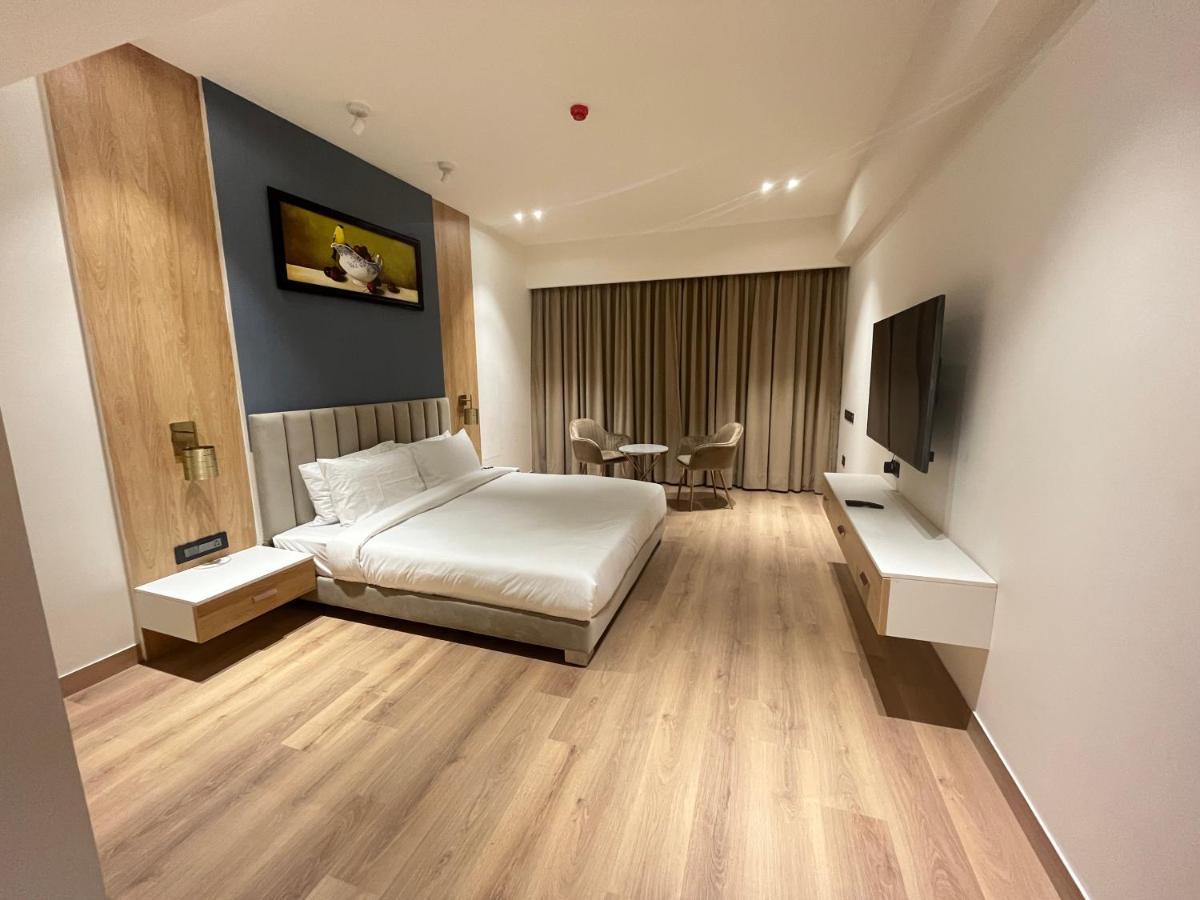 Dayal Gateway Hotel ลัคเนา ภายนอก รูปภาพ