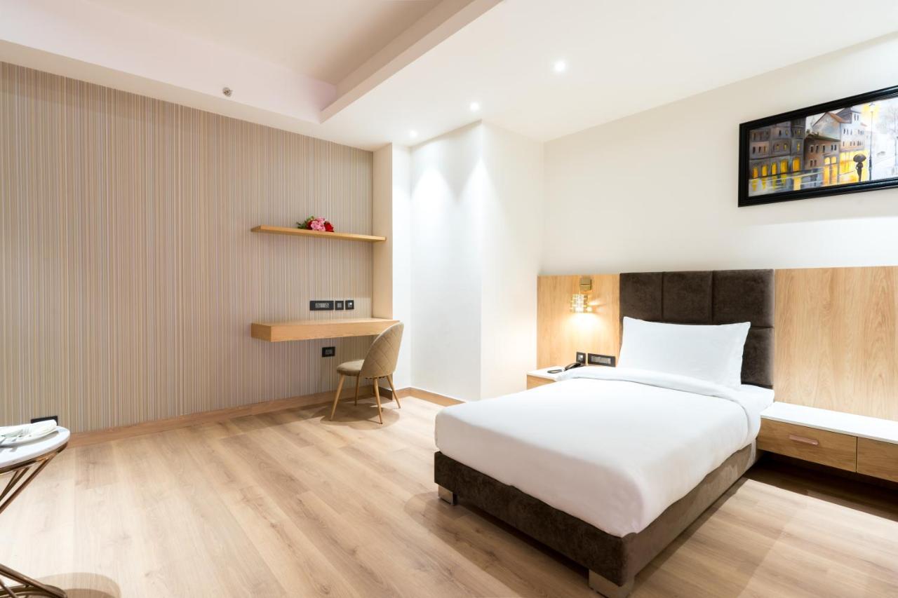 Dayal Gateway Hotel ลัคเนา ภายนอก รูปภาพ
