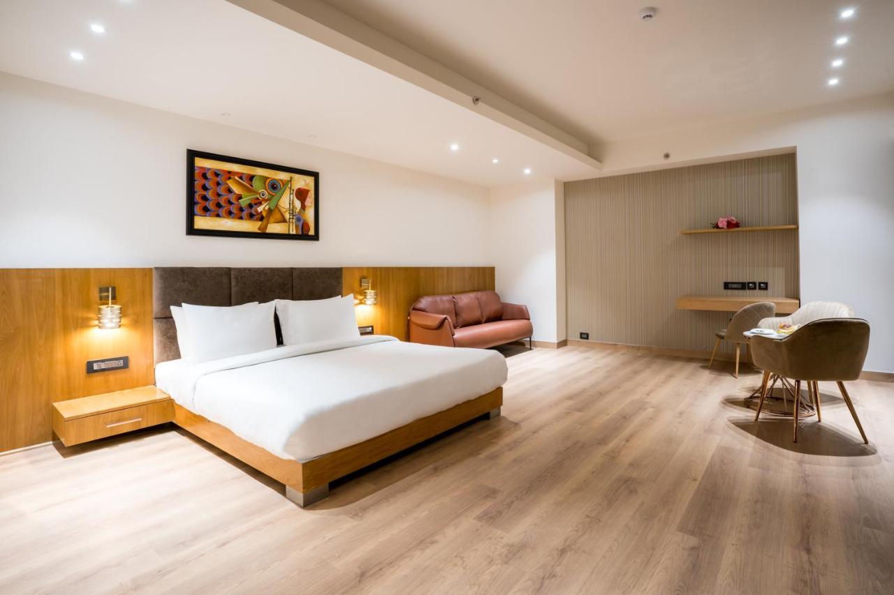 Dayal Gateway Hotel ลัคเนา ภายนอก รูปภาพ