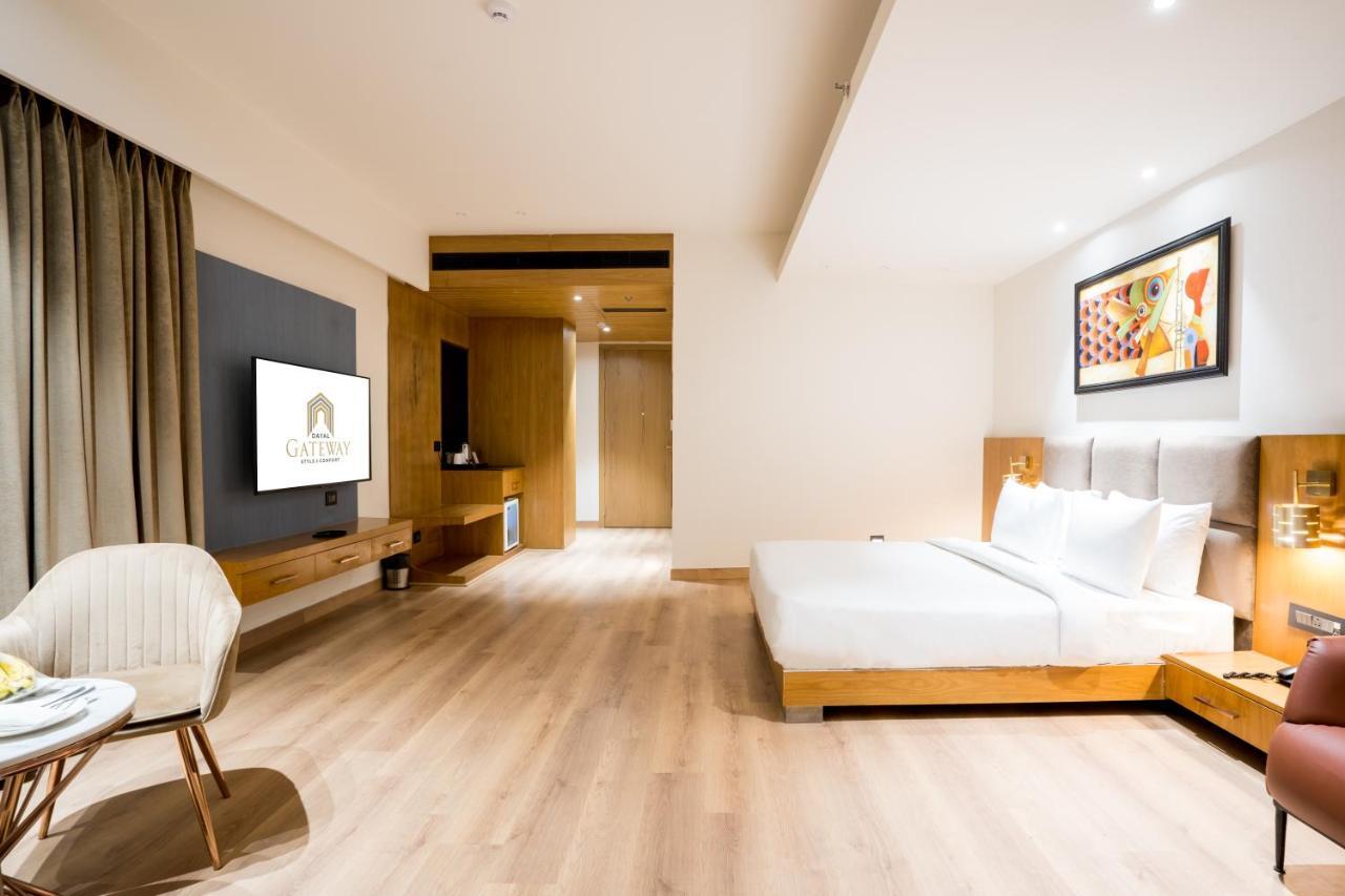 Dayal Gateway Hotel ลัคเนา ภายนอก รูปภาพ